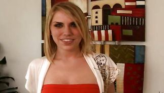 Sensual young blond cutie Reecy Rae takes it all in her putz